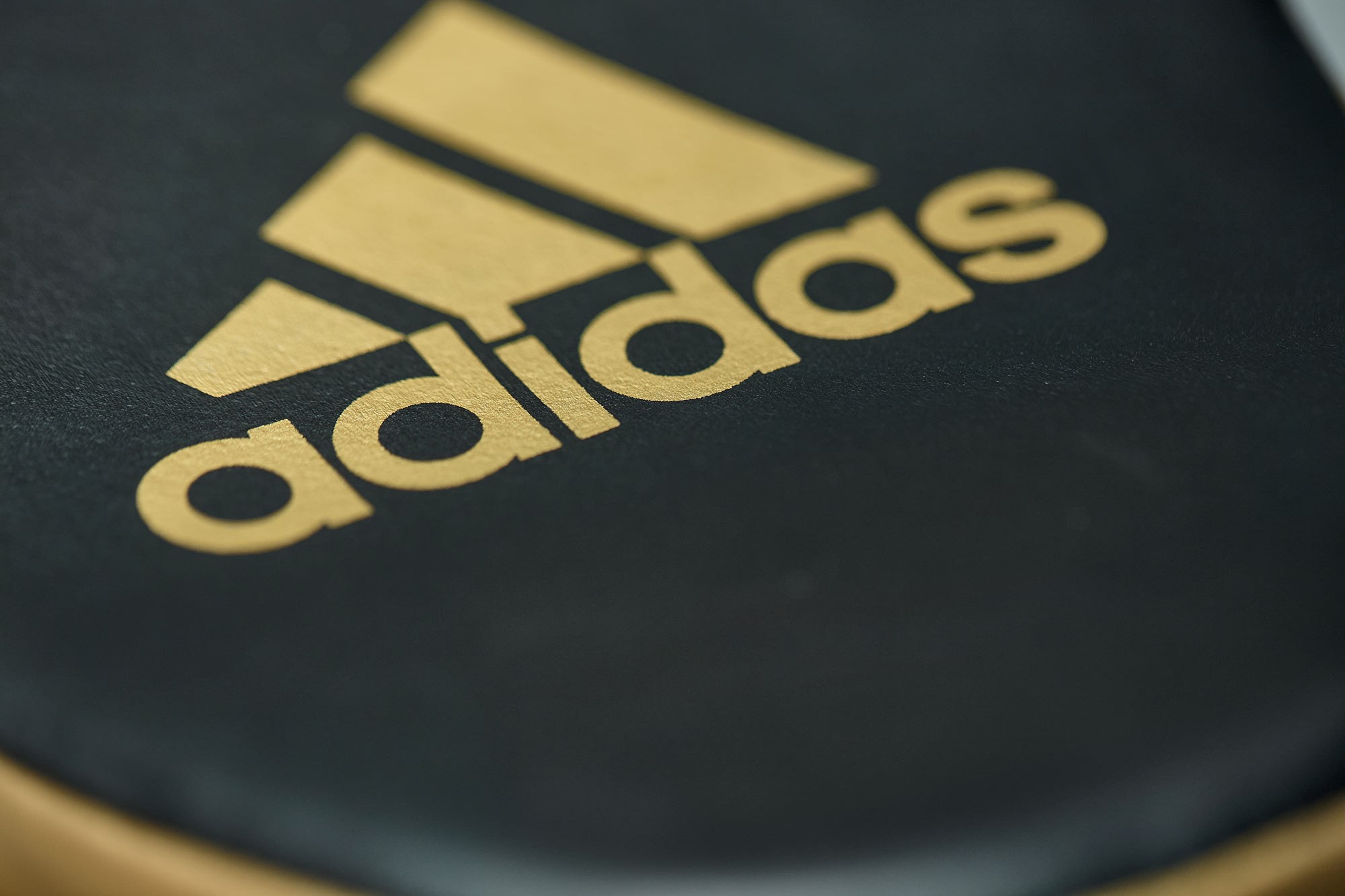 adidas adiSTAR Pro Speed Focus Pratze Microfiber zwart/goud, adiPFP01M