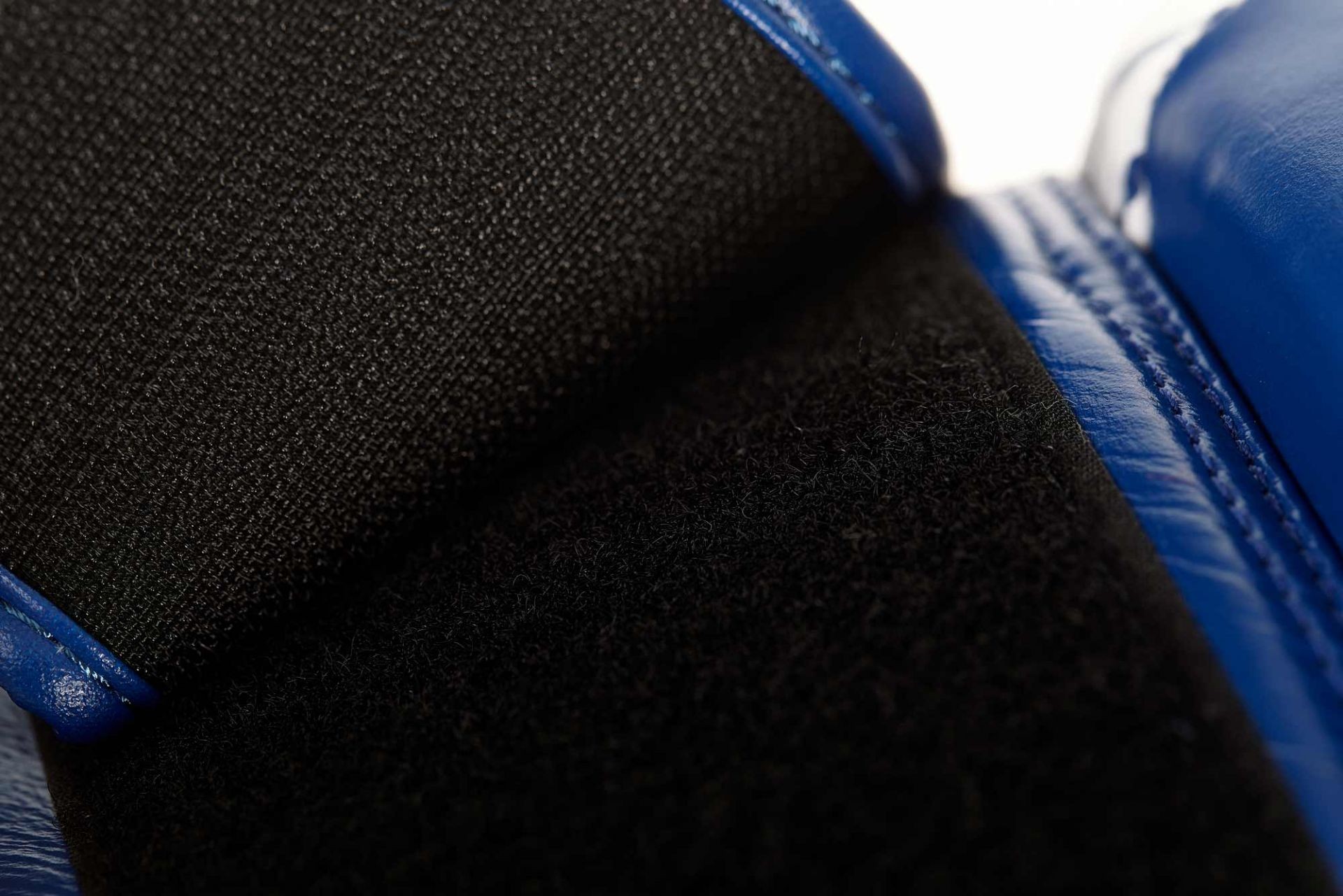 adidas Kickboxing wedstrijdhandschoen blauw/wit, adiKBWKF200