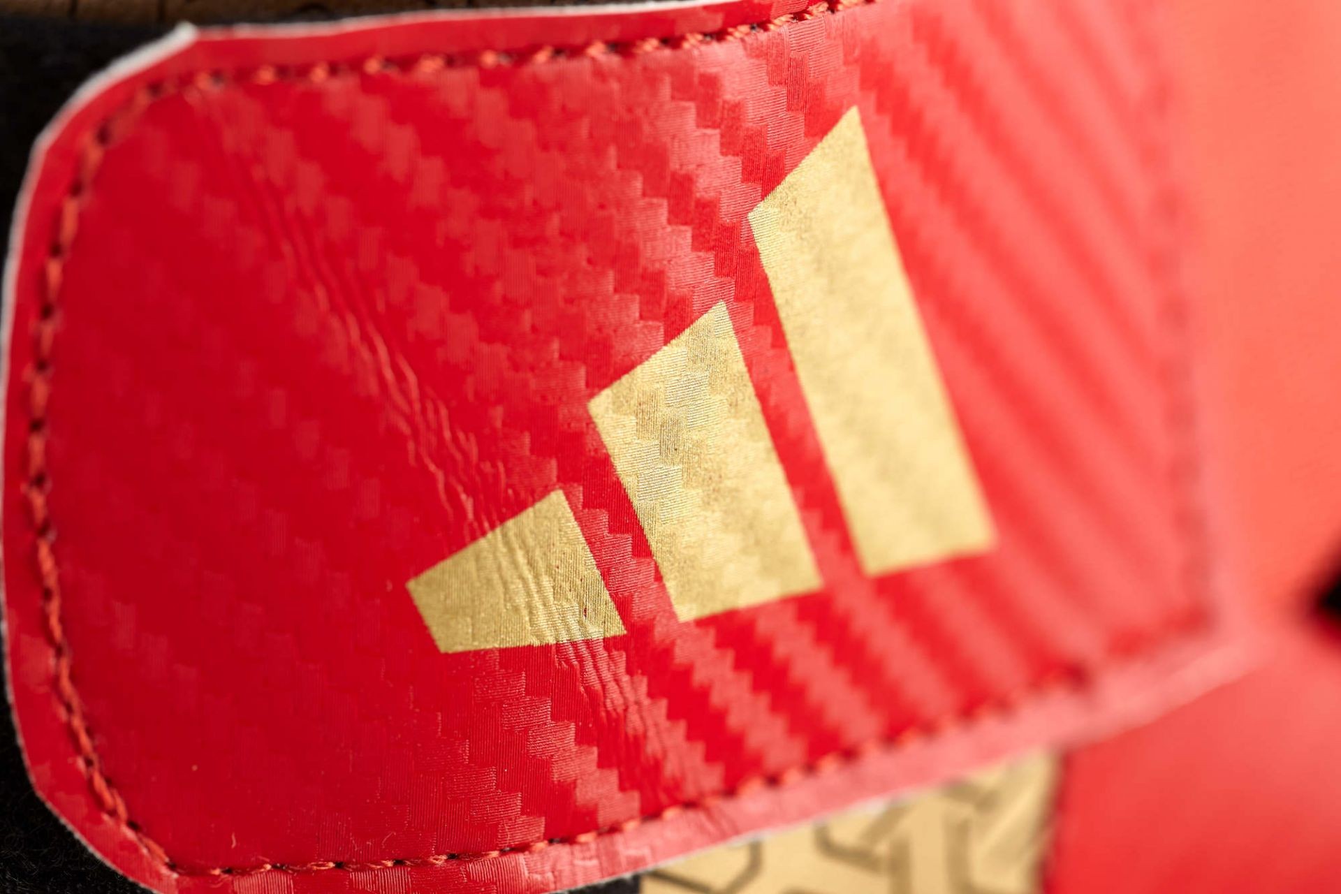 adidas Pro Kickboxing voetbescherming rood/goud, adiKBB300HD
